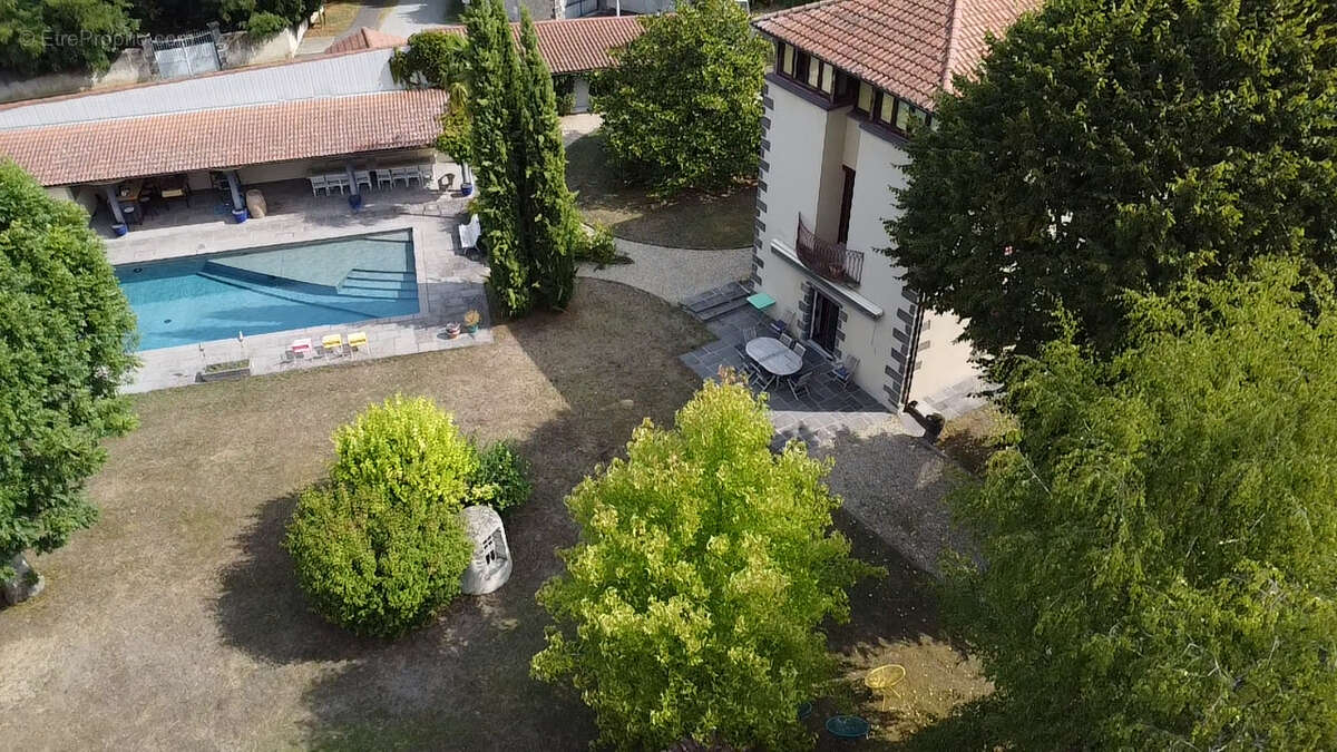 Maison à VARENNES-SUR-MORGE