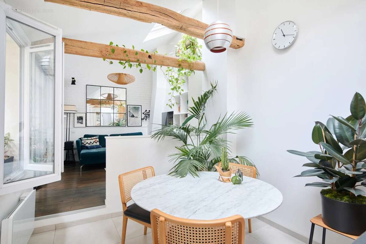 Un pied-à-terre lumineux dans le quartier de l’Odéon - photo 3