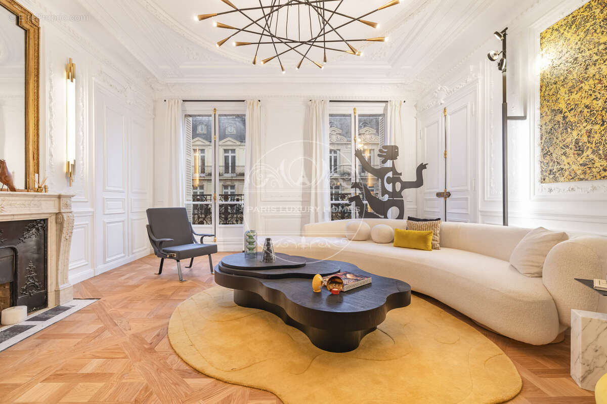 Appartement à PARIS-8E