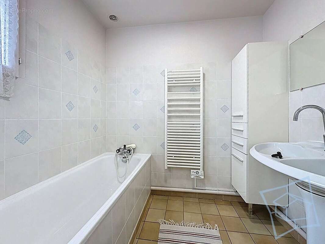 Maison à VOISINS-LE-BRETONNEUX