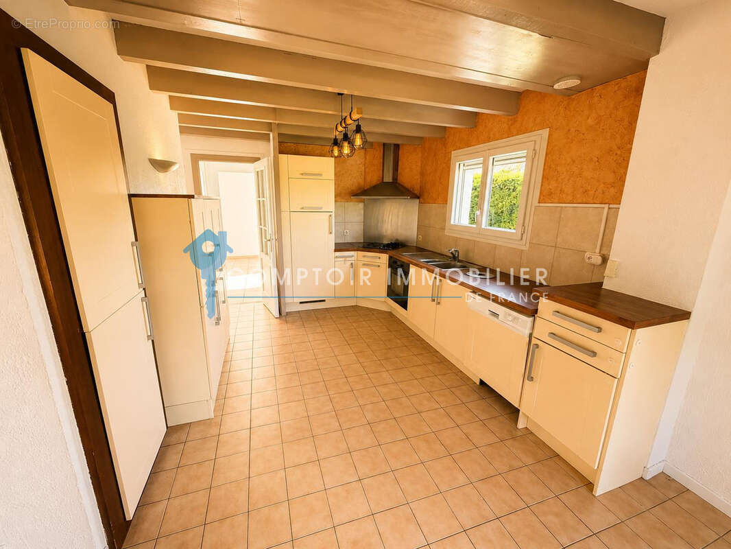 Maison familiale T7 sur la commune de  Montferrat - photo 8