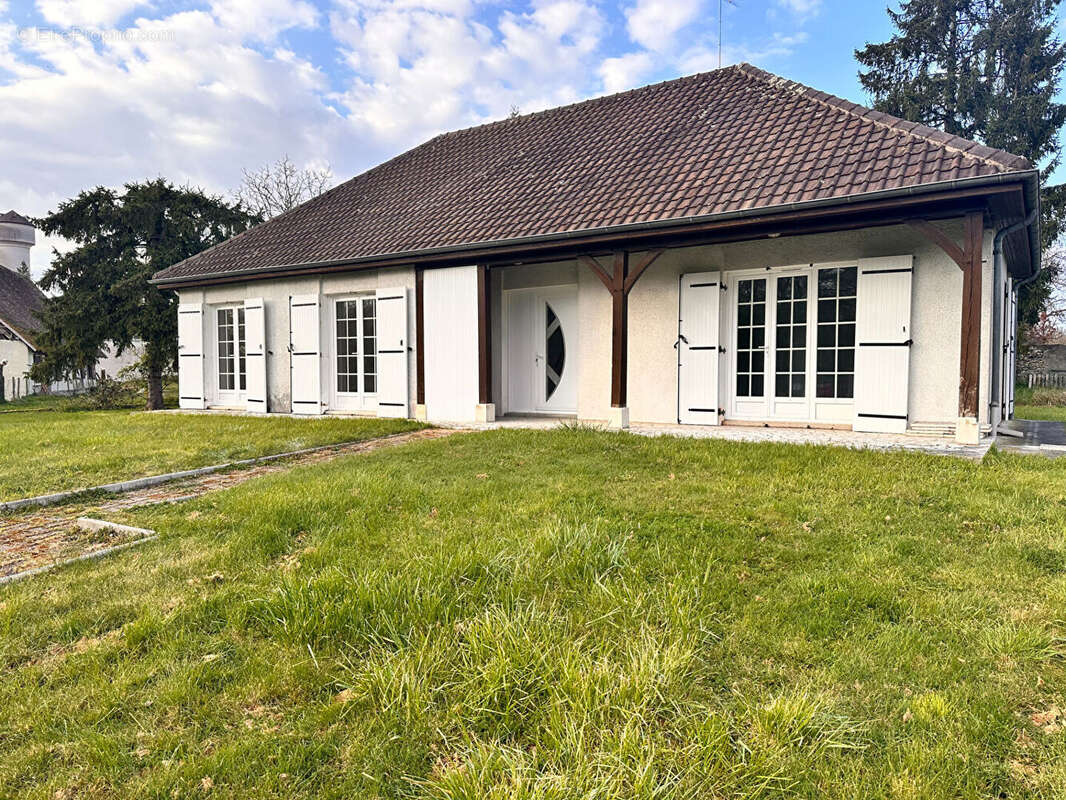 Maison à SAINTE-MONTAINE