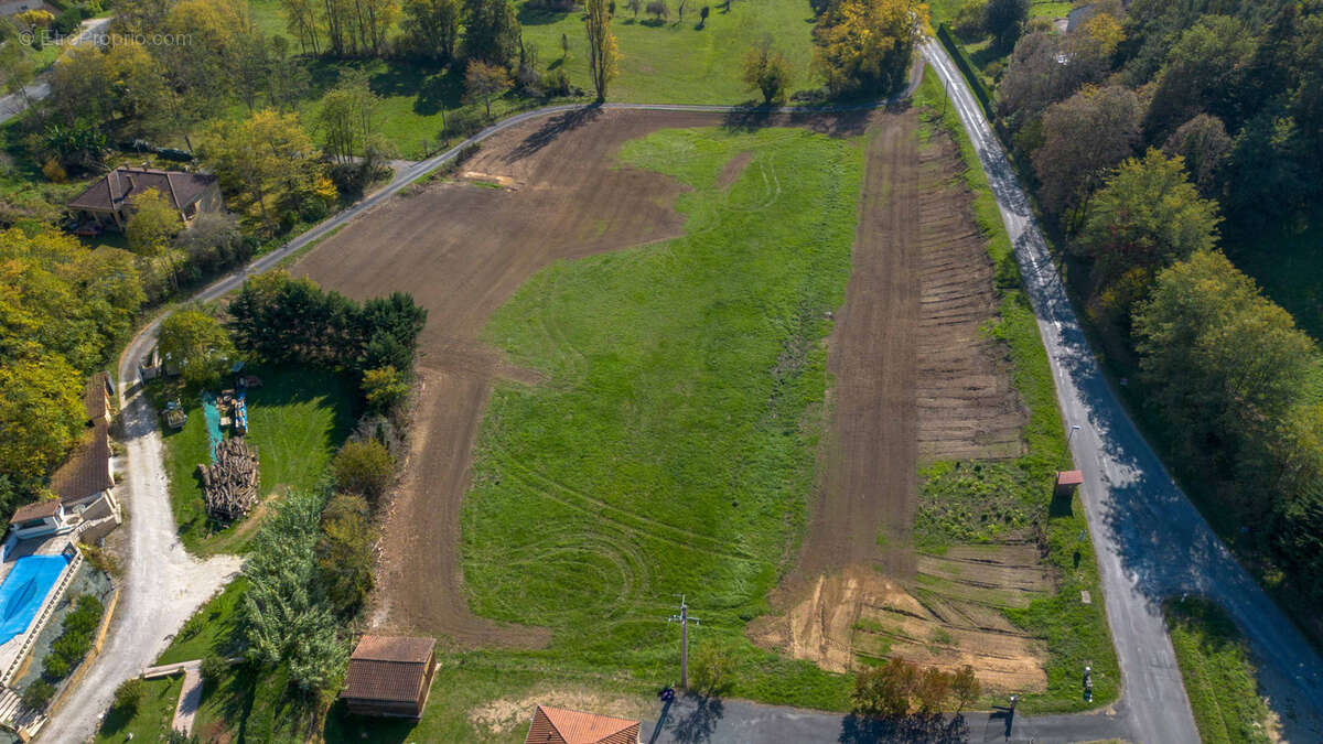 Terrain à SARLAT-LA-CANEDA