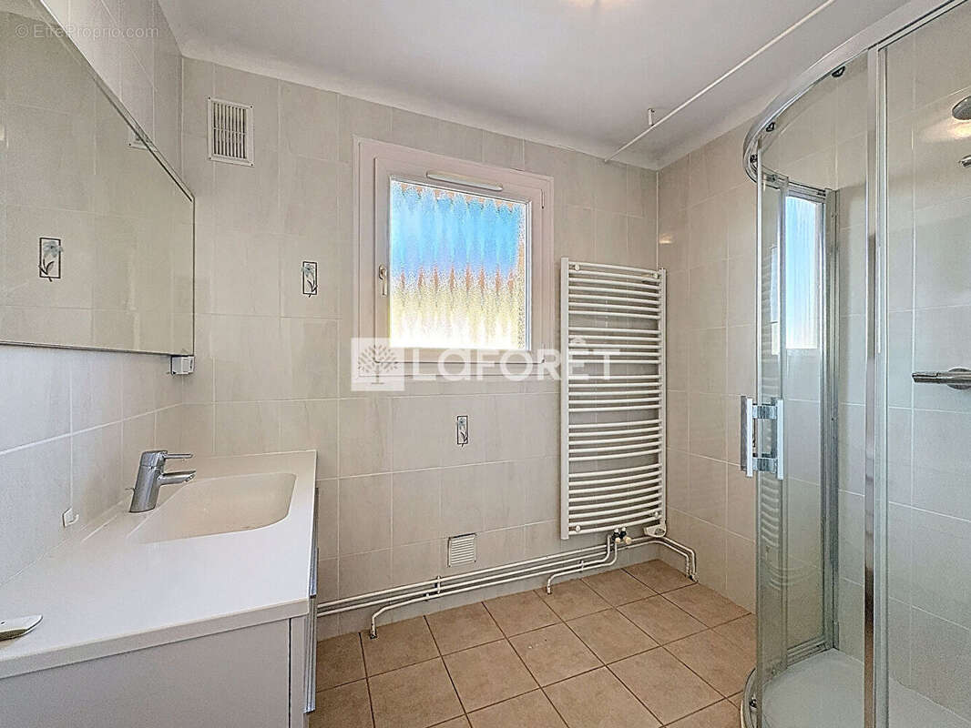 Maison à SAINT-DENIS-LES-BOURG