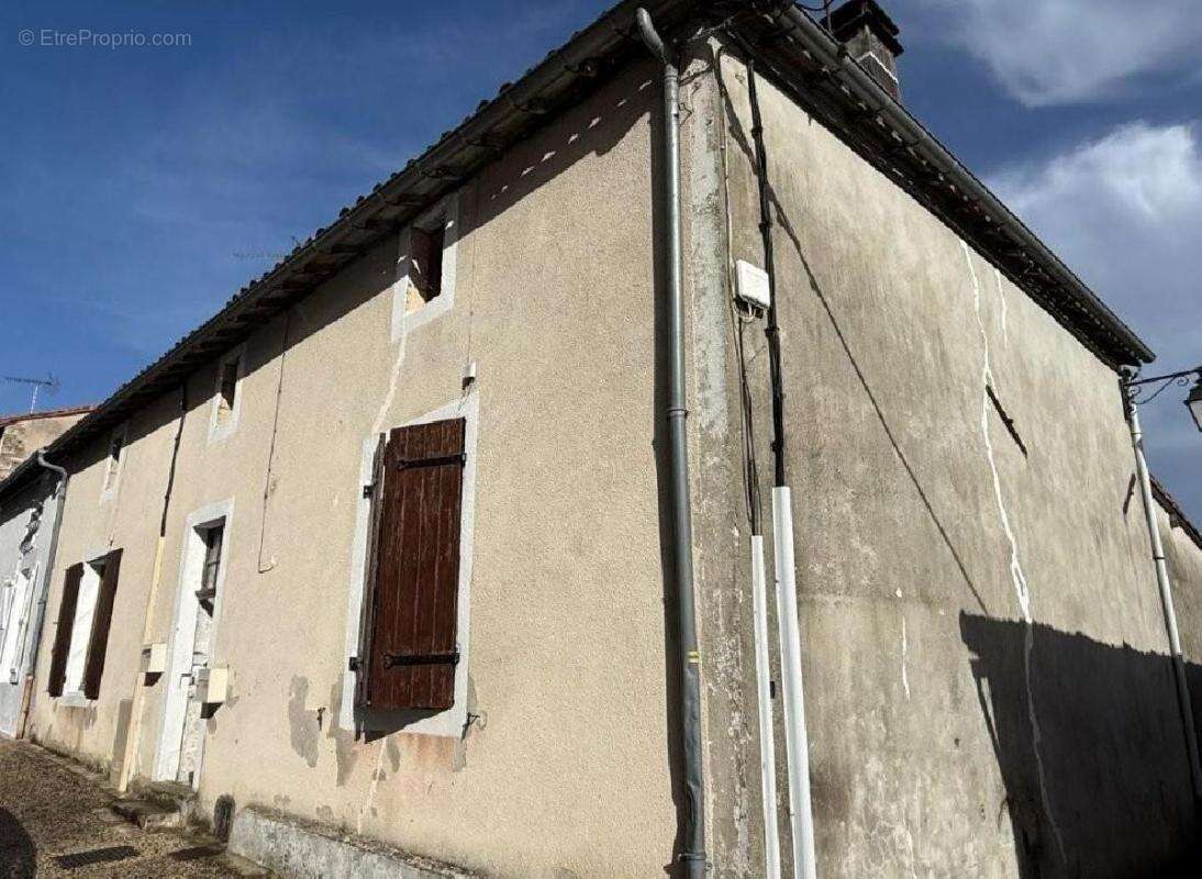 Maison à RUFFEC