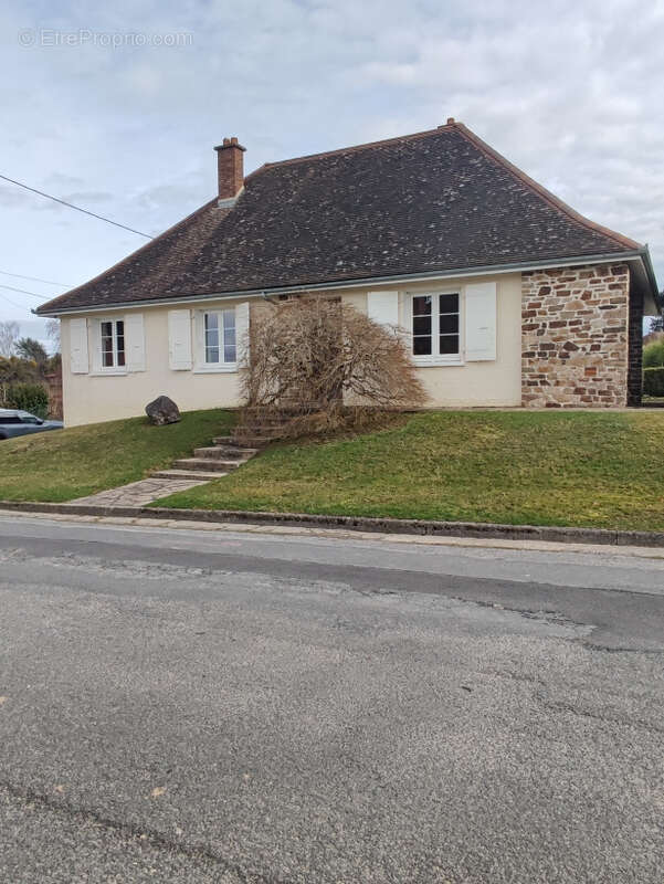 Maison à SAINT-YRIEIX-LA-PERCHE