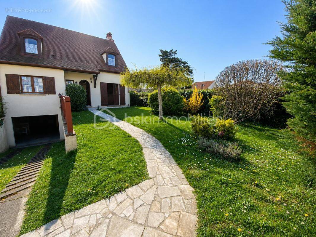 Maison à COUBRON