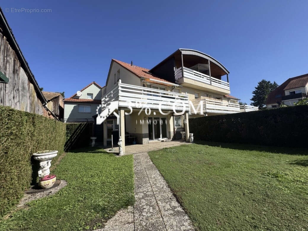 3%COM Beau F3  avec jardin de 134m2 + double garage - photo 2