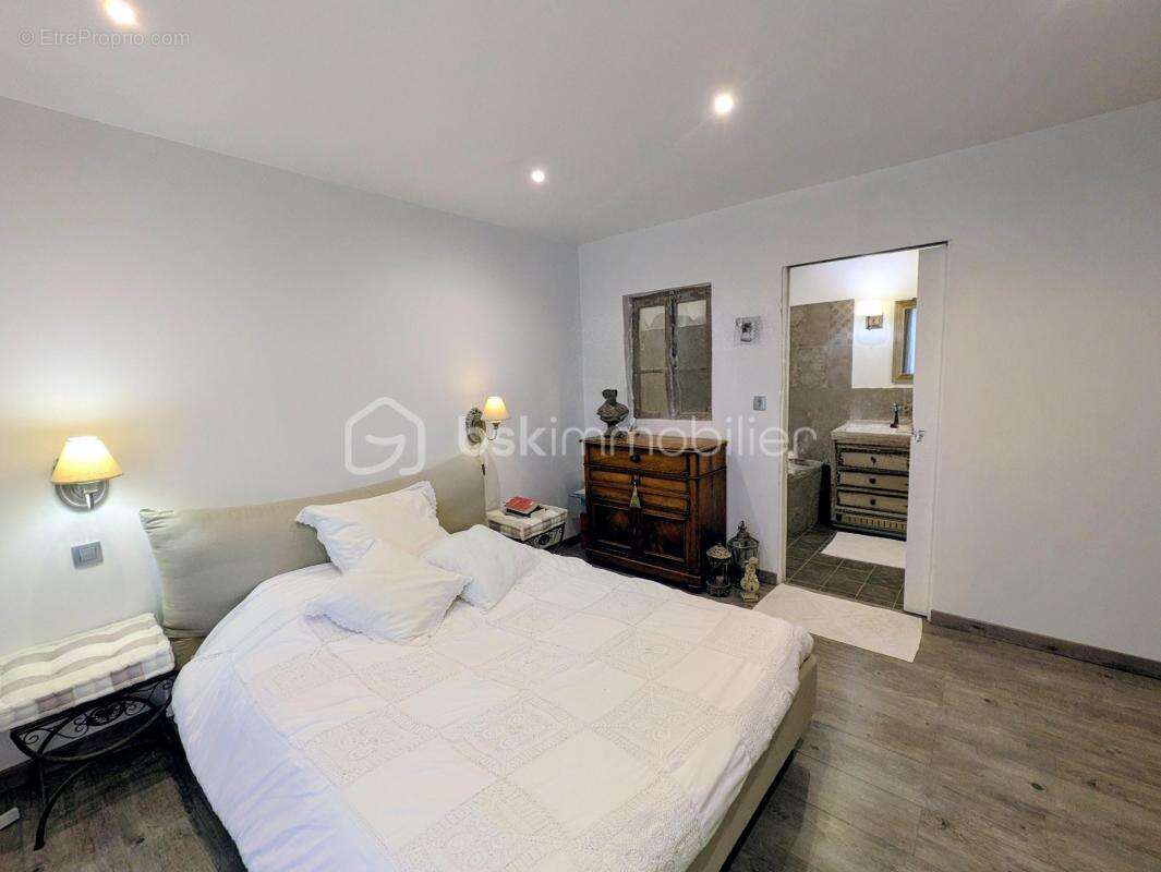 Maison à CHARMES-SUR-RHONE