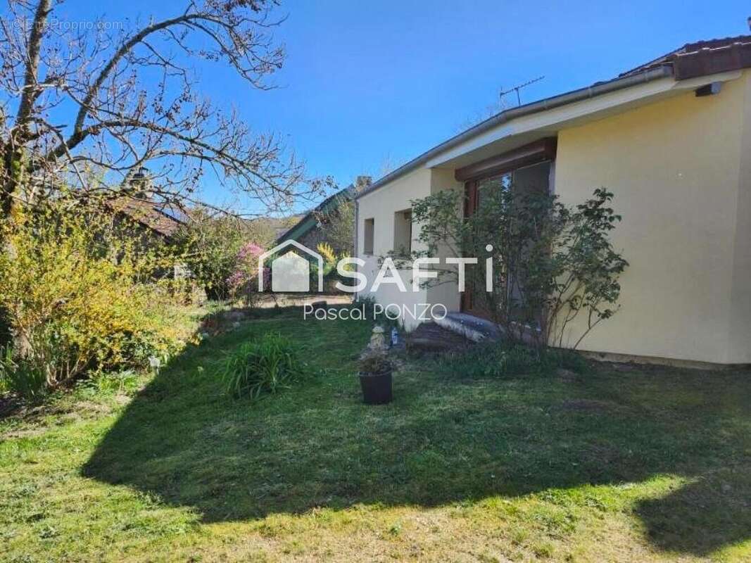 Maison 120 m² à Saint-Yrieix-Les-Bois  - photo 2