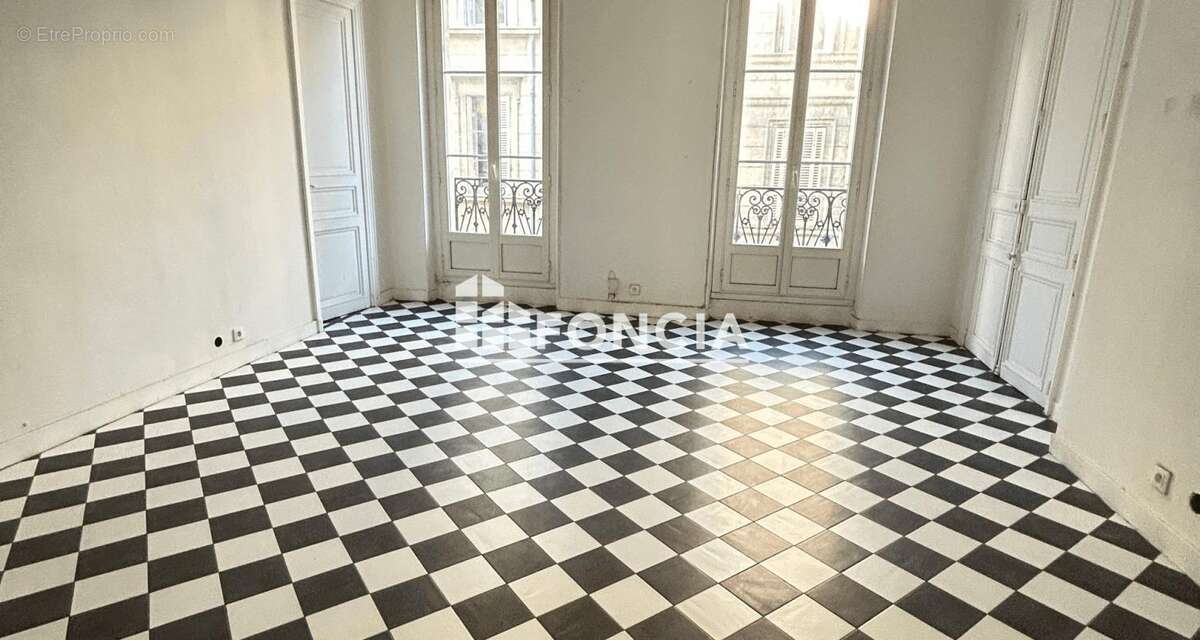 Appartement à MARSEILLE-1E