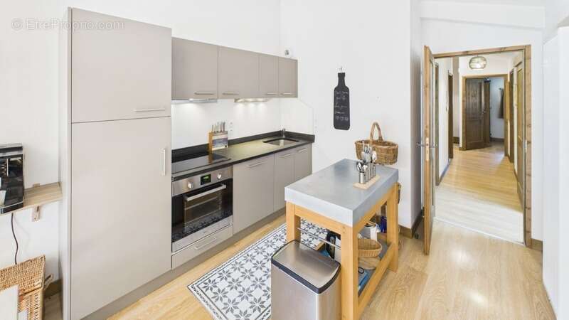 Appartement à MORILLON