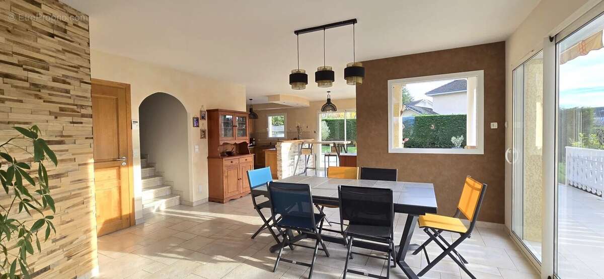 Maison à CHALLES-LES-EAUX