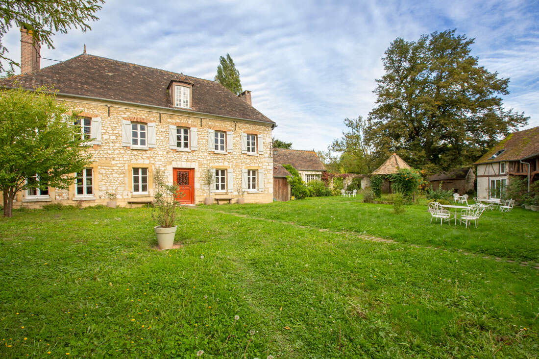 Maison Traditionnelle et dépendances  à  Pressagny  - L'Orgueilleux 27510 16 pièces 11 Chambres 392 m2 - photo 2
