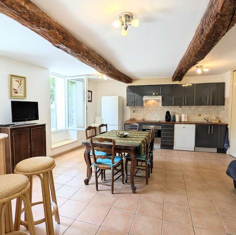 Appartement à COLLOBRIERES