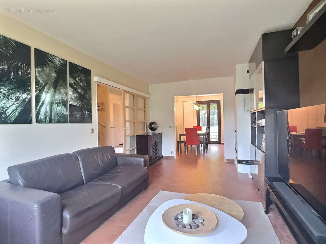 Maison à COURCOURONNES