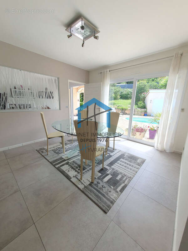 Villa d'exception de 230 m2 avec piscine et terrain de 1087 m2 - photo 5
