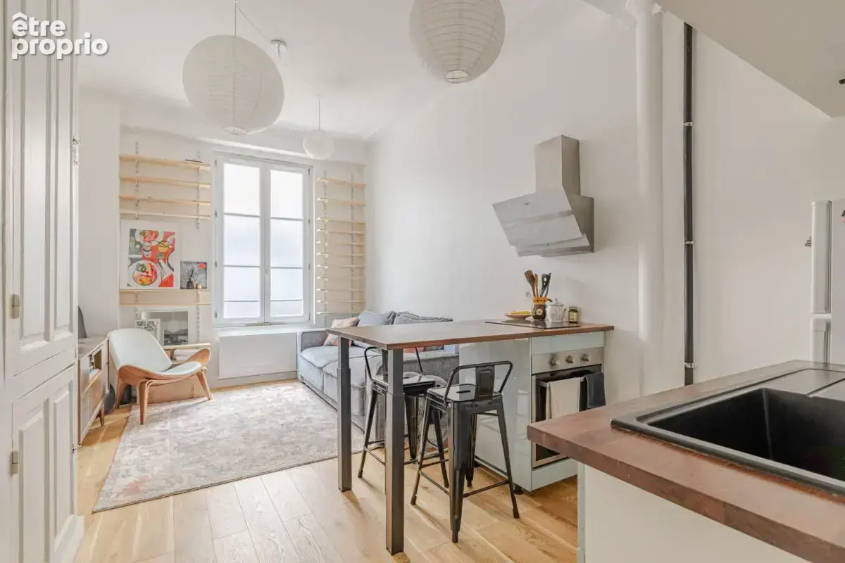 Très beau studio rénové avec mezzanine - photo 5