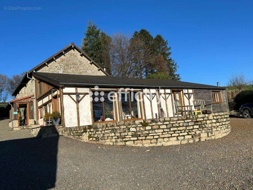 Maison à SAINT-SEVER-CALVADOS