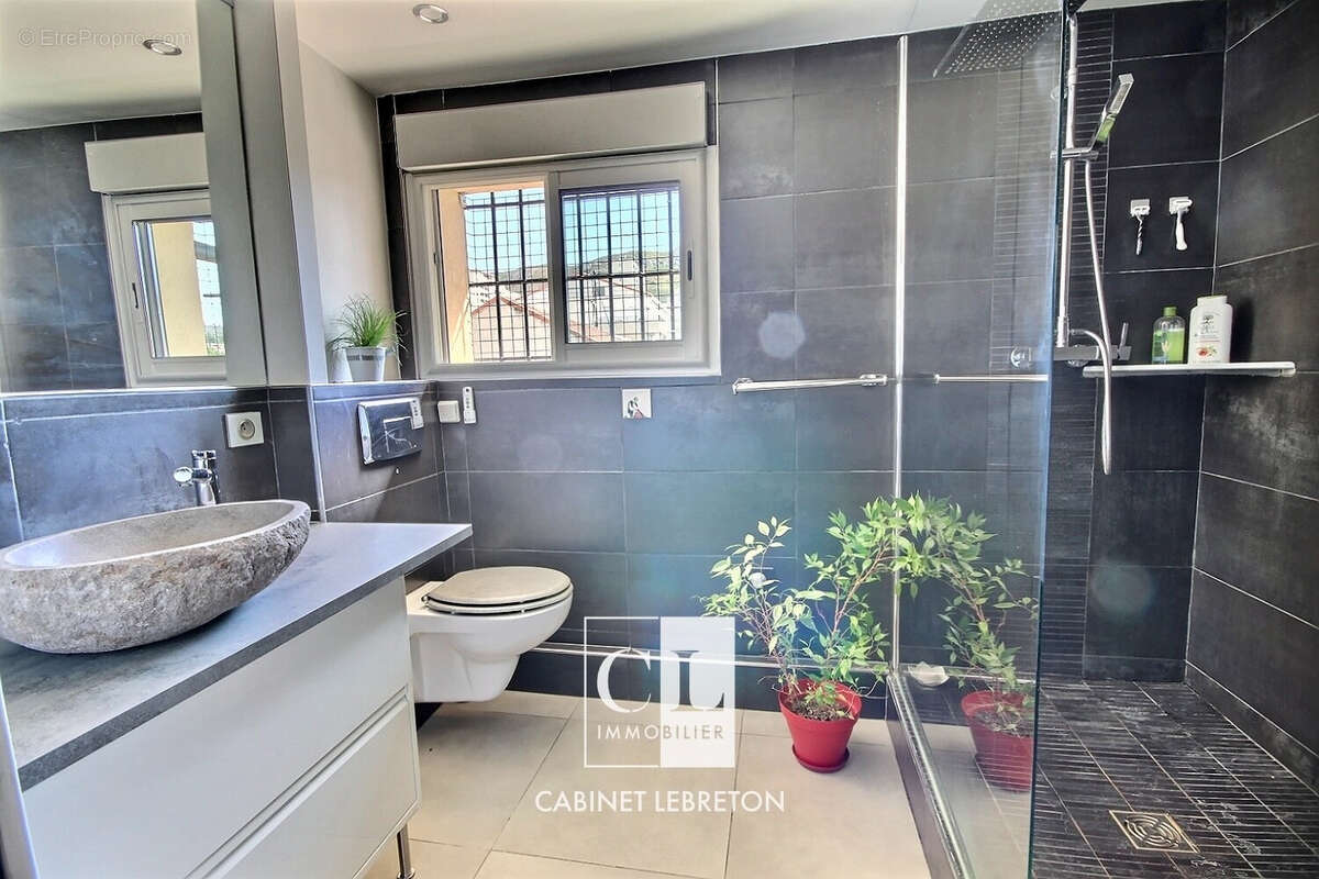 Appartement à MARSEILLE-11E