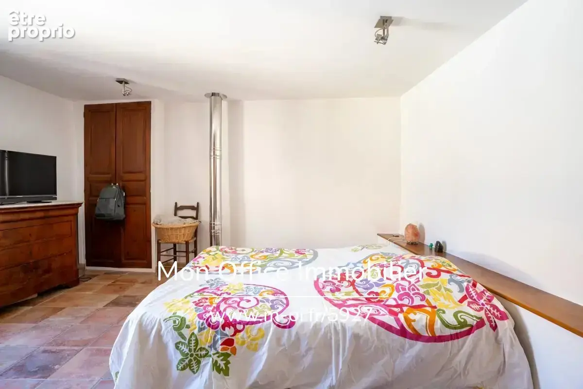 Référence : 7409-SKA - Maison de village avec une terrasse, deux garages et deux caves - photo 5