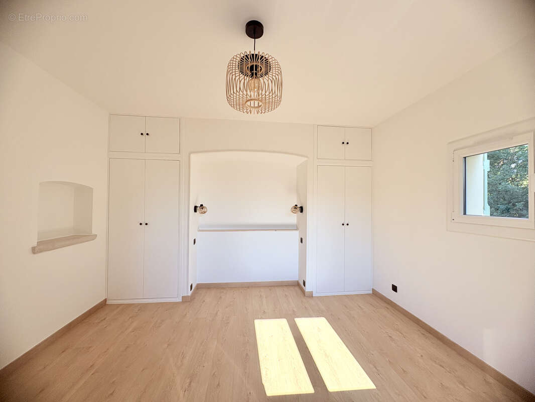 Appartement à SAINT-LAURENT-DU-VAR