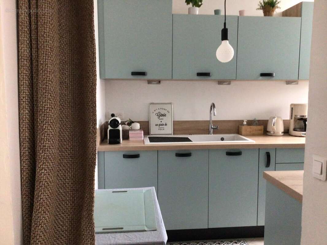 Maison à VENEUX-LES-SABLONS