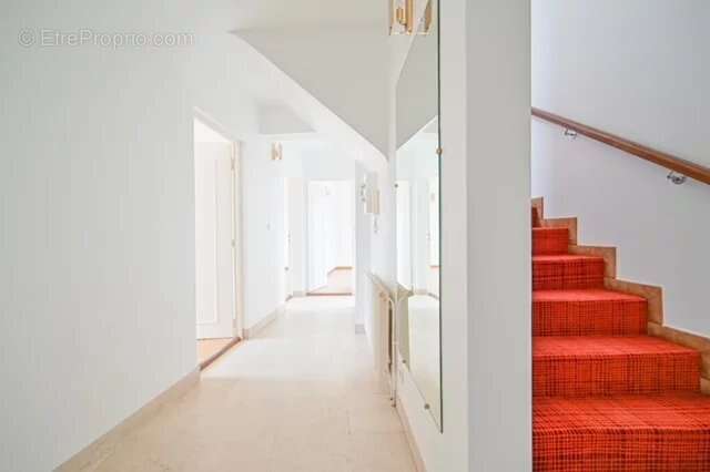 Exclusivité : Grand Duplex en plein centre de Rueil Malmaison - photo 4