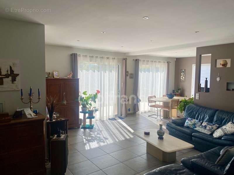 Maison à GREZIEU-LA-VARENNE