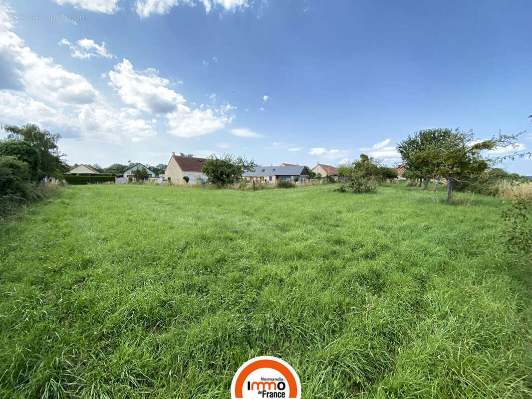 Terrain à LE PLESSIS-GROHAN