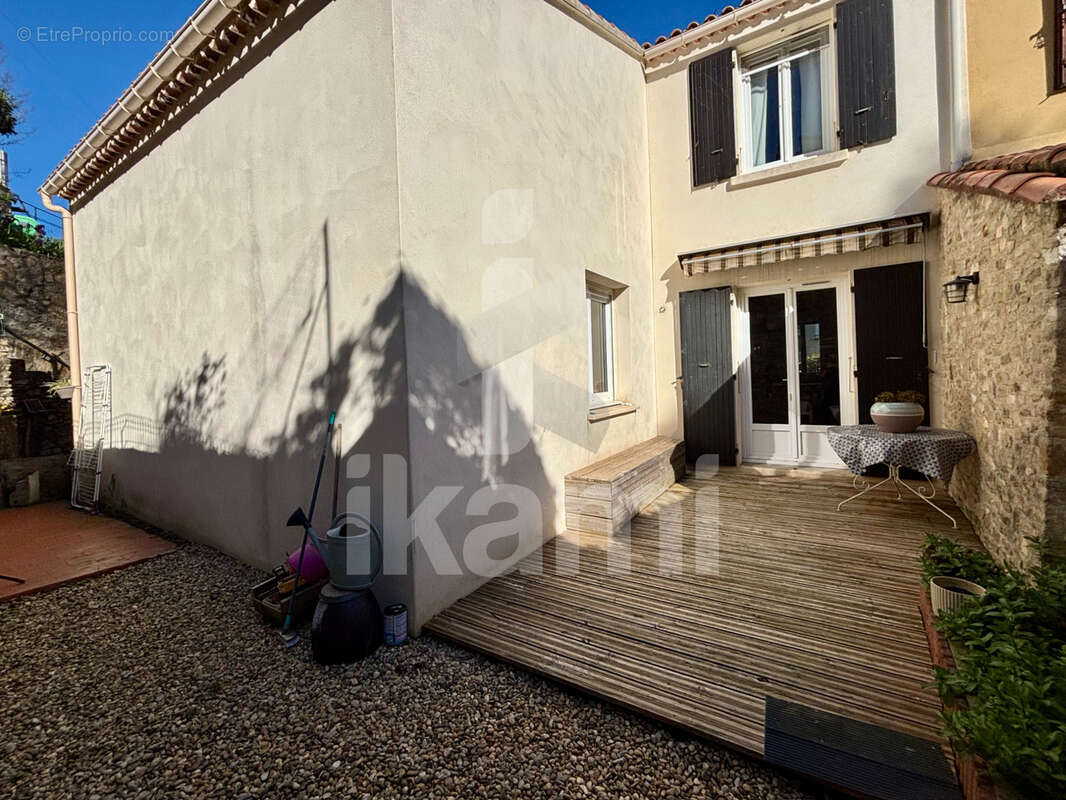 Maison à LAUDUN-L'ARDOISE