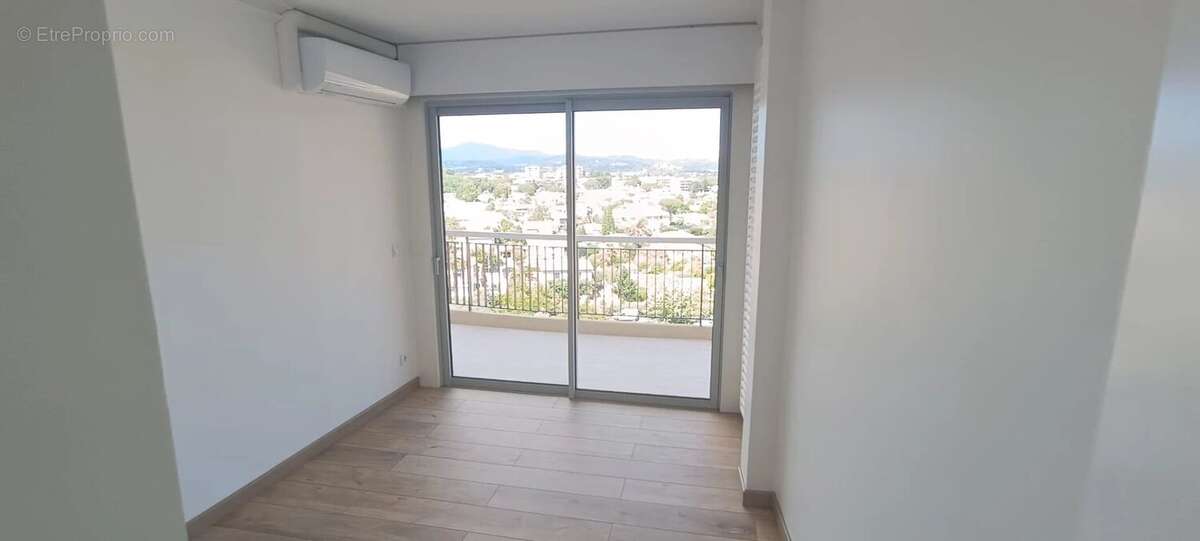 Appartement à MANDELIEU-LA-NAPOULE