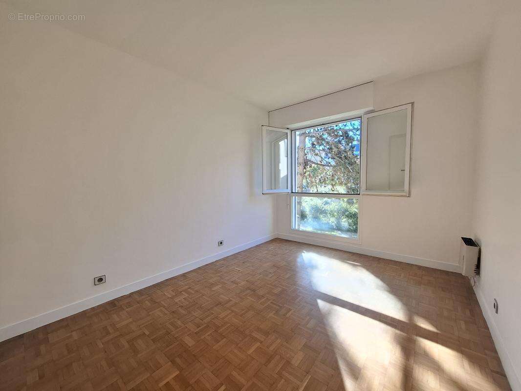 Appartement à LA GARENNE-COLOMBES