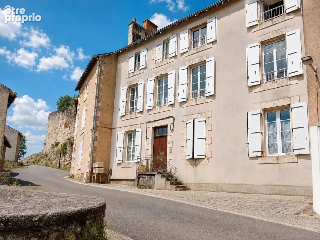 Maison 318 m² à Vivonne  - photo 1