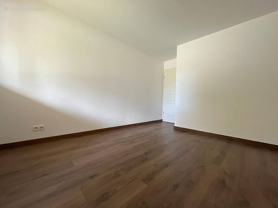 Appartement à MISEREY-SALINES