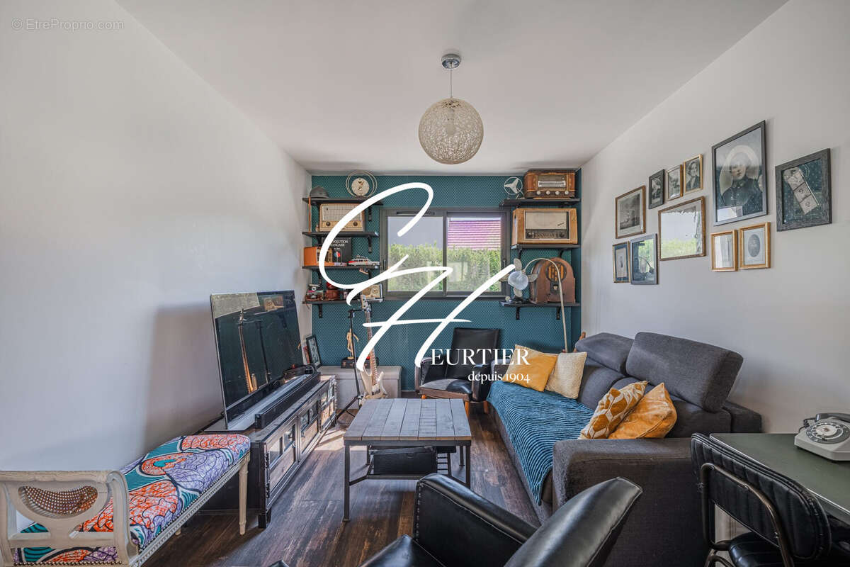 Maison 144 m² à Saint-Etienne-De-Crossey  - photo 8