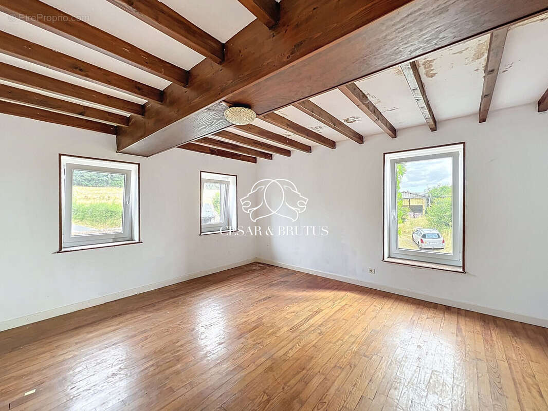 Maison à SAINT-JUST-EN-CHEVALET