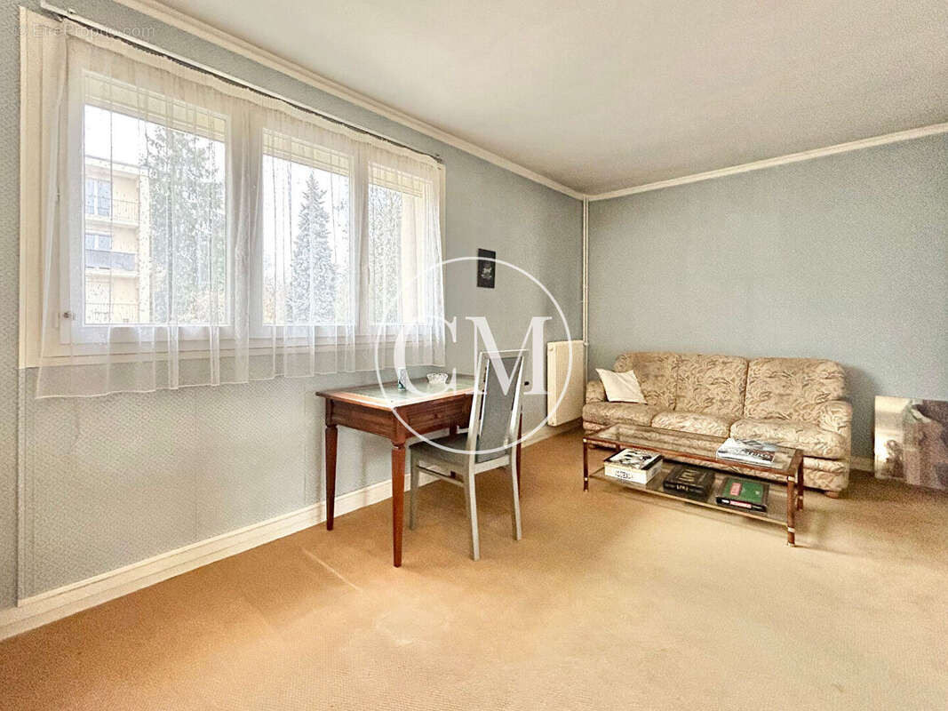 Appartement à BUC