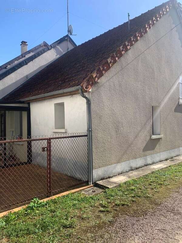 Maison à BOUX-SOUS-SALMAISE