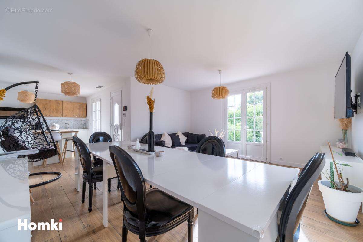 Maison à BRUGUIERES