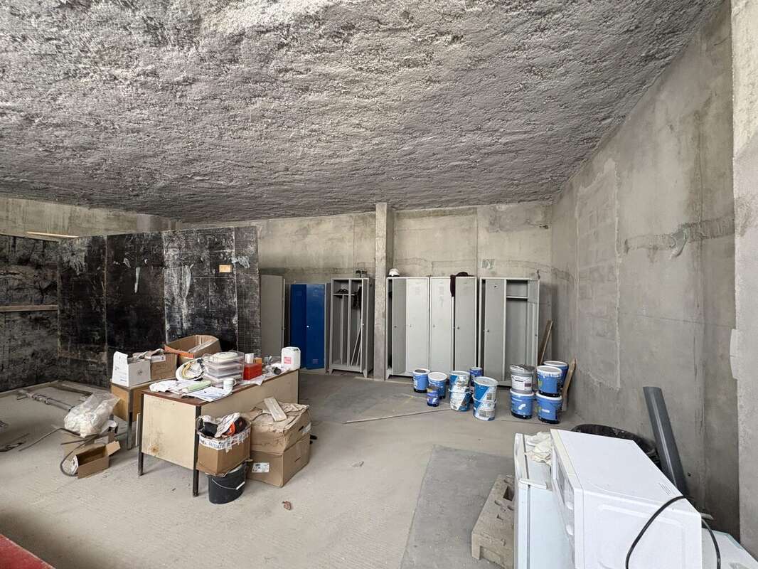 Commerce 80 m² à Saint-Medard-En-Jalles  - photo 3