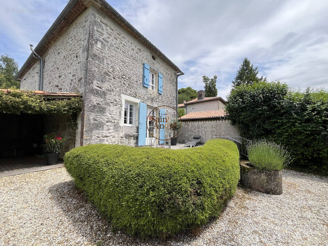 Maison à VOUZAN