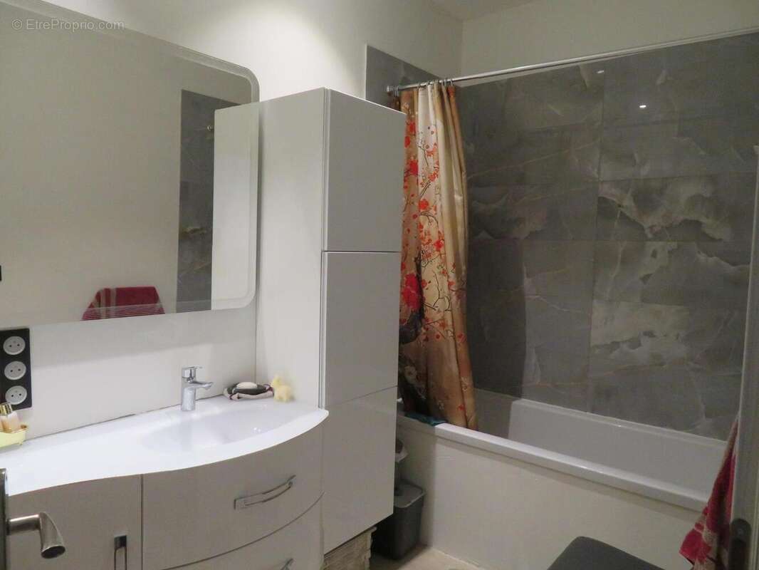   - Appartement à DRAGUIGNAN
