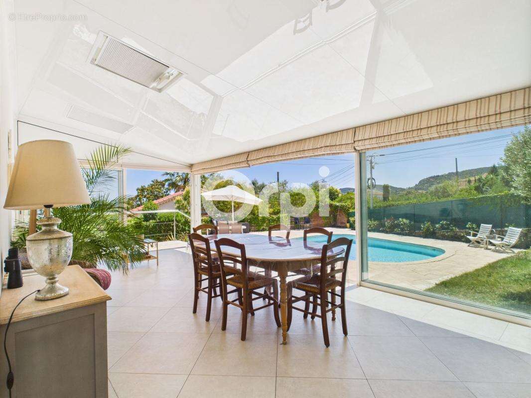 Maison à MANDELIEU-LA-NAPOULE