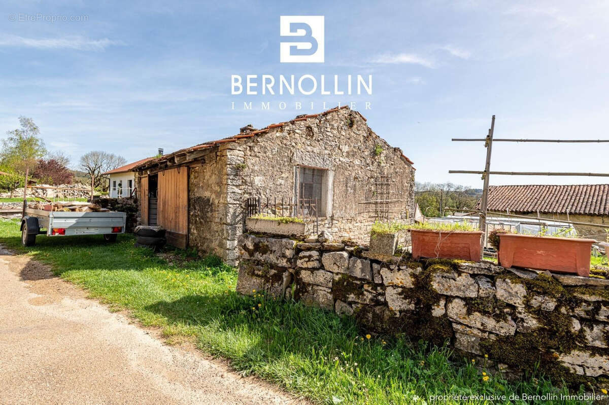 Maison en pierre à rénover de 120 m2 avec terrain et dépendance à VAL D'EPY Senaud (39160) - photo 7