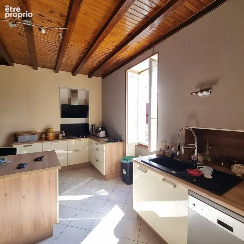 maison de 163 m2 habitables avec beau terrain et dépendances ! - photo 13