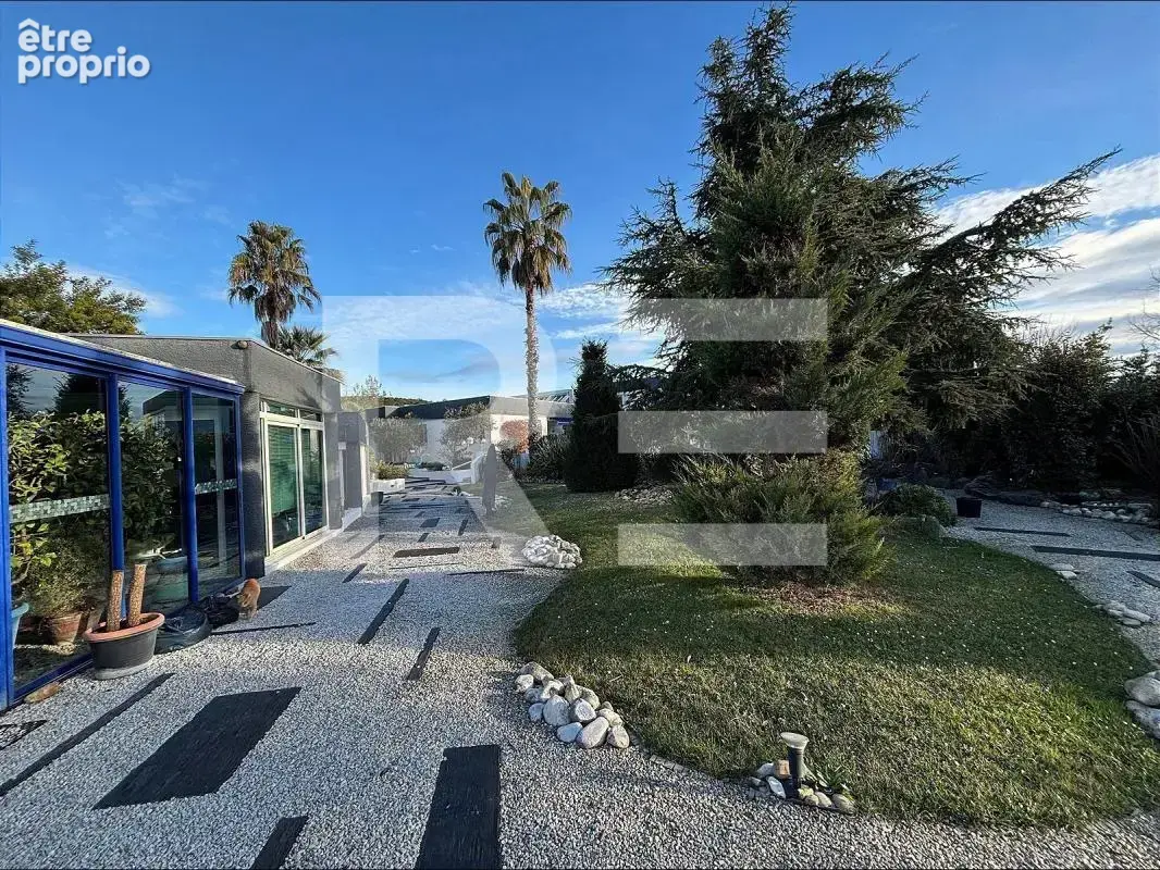 Villa contemporaine avec dependances piscine et pool house - photo 10