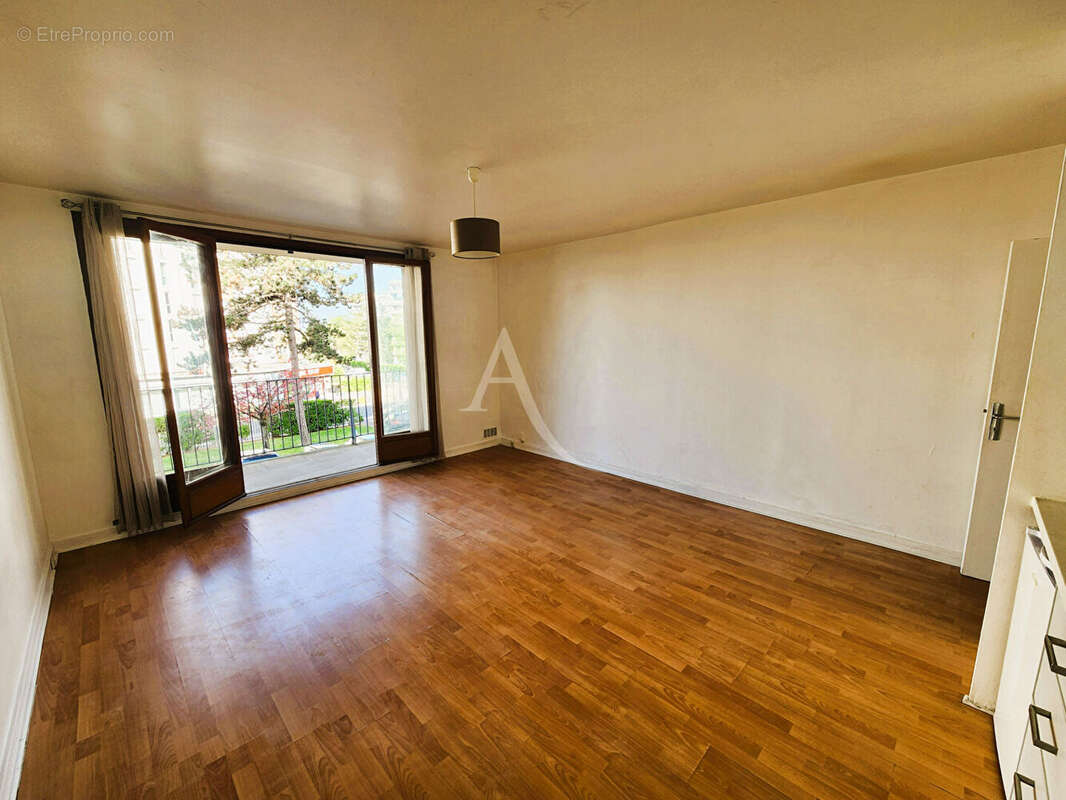 Appartement à FRESNES