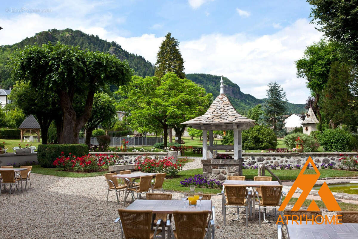 Commerce à VIC-SUR-CERE