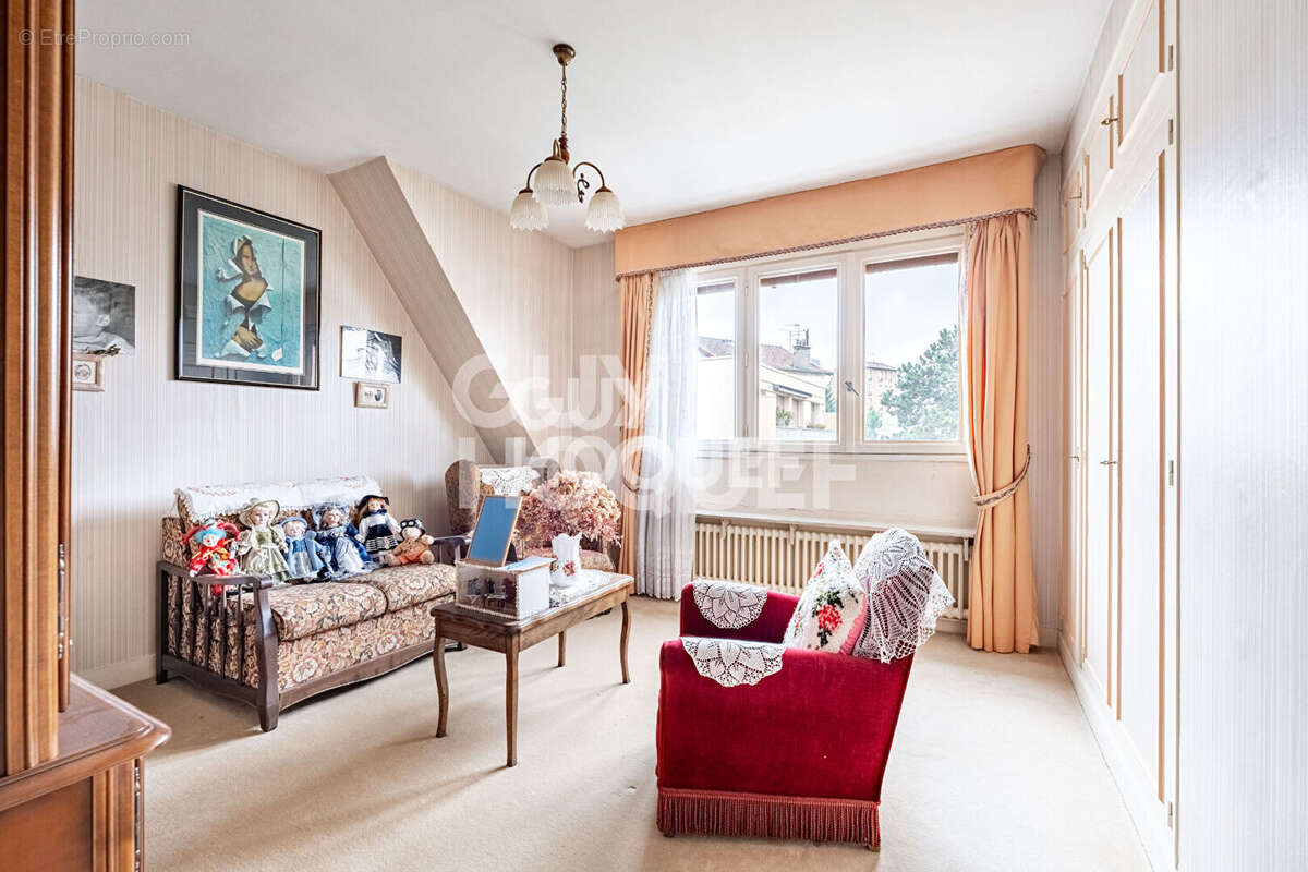 Maison à LA GARENNE-COLOMBES